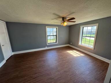 Main picture of 201 McLennan Rd