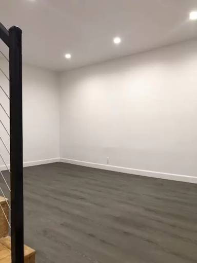 Main picture of 251 W Dryden St
