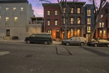 Main picture of 937 N 29th St