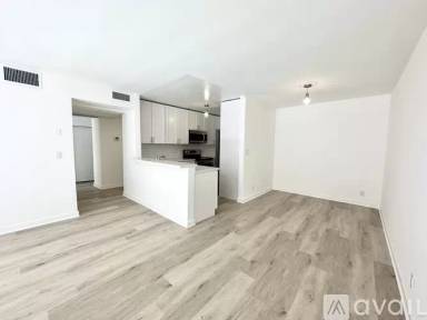 Main picture of 2332 S Bentley Ave