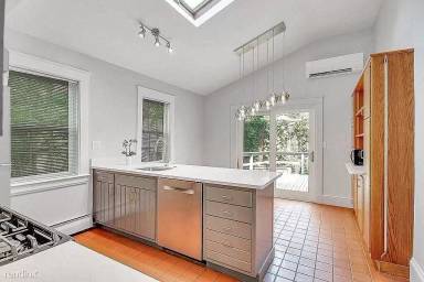 Main picture of 67 Chestnut St