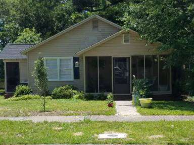 Main picture of 1031 College Avenue Ext