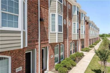 Main picture of Lakeridge Townhomes