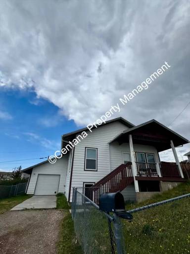 Main picture of 239 W Pacific St