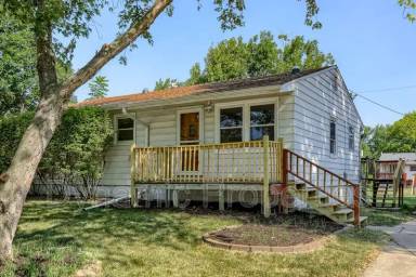 Main picture of 8338 Burt St