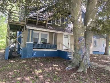 Main picture of 712 W Illinois St