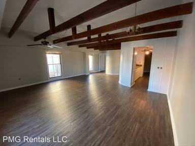 Main picture of 4 S Walnut St