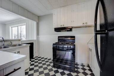 Main picture of 1824 Louisville St