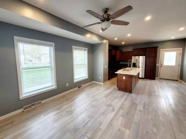 Main picture of 729 Bates St SE