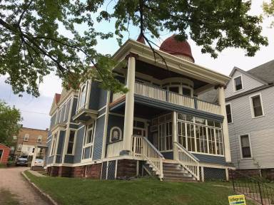 Main picture of 1421 E Superior St