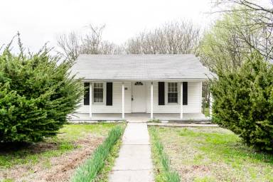 Main picture of 322 Russell Rd