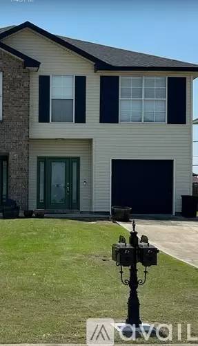 Main picture of 70A Carriage Ln