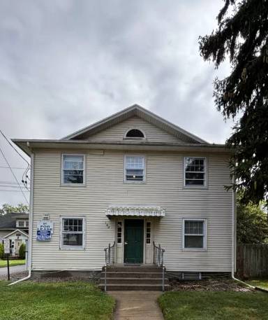 Main picture of 142 N Riverview Dr