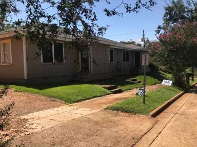 Main picture of 105 Pine St