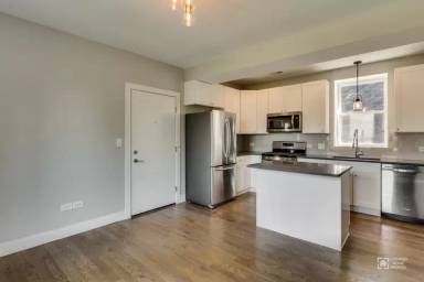 Main picture of 3565 W Wolfram St