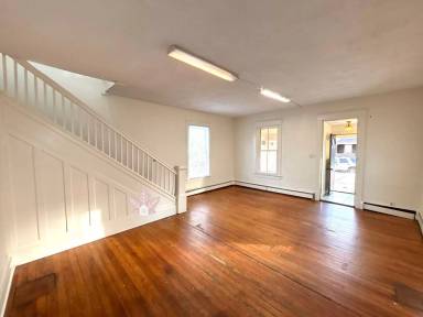 Main picture of 412 W Nelson St
