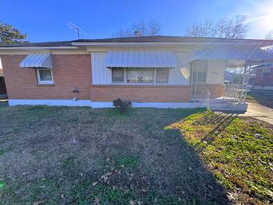 Main picture of 830 Stratford Rd