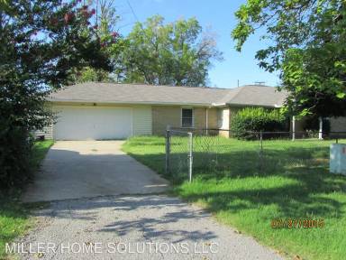Main picture of 10000 SE 59th St