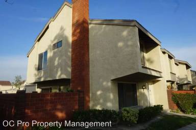 Main picture of 1015 W Orangewood Ave