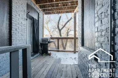 Main picture of 2218 N Sawyer Ave