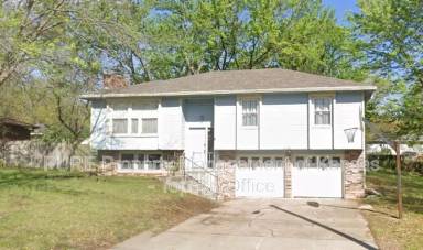 Main picture of 2746 SE Lakeshore Blvd