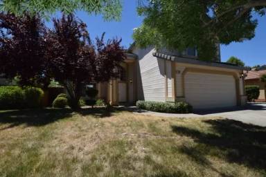 Main picture of 699 Sands Way