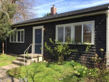 Main picture of 324 NE 62nd Ave