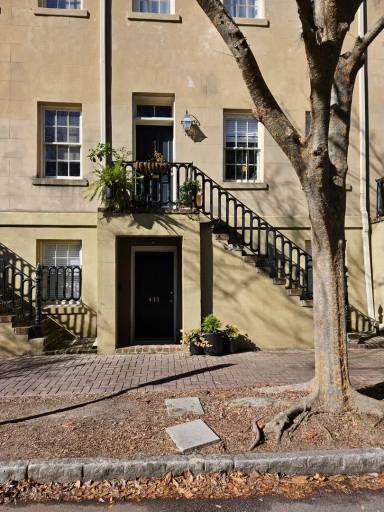 Main picture of 433 Barnard St