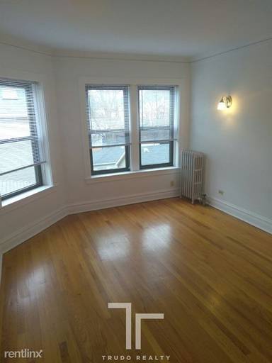 Main picture of 1909 W Larchmont Ave