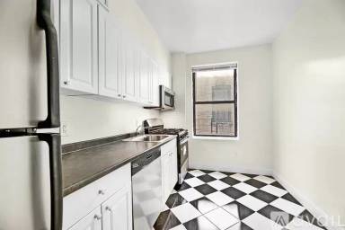 Main picture of 3265 Bainbridge Ave