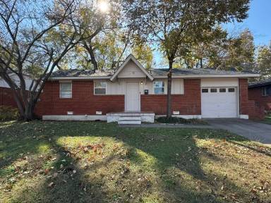 Main picture of 5330 NW Columbia Ave