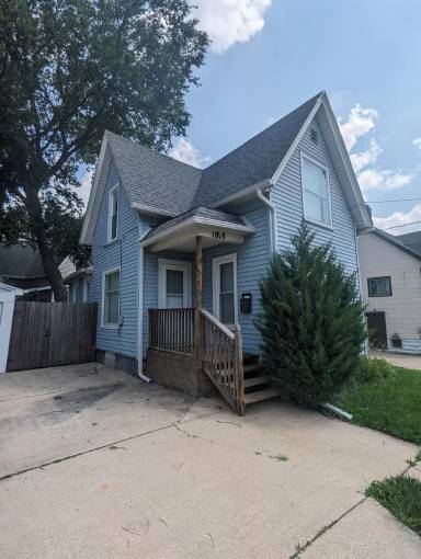 Main picture of 1818 Charles St