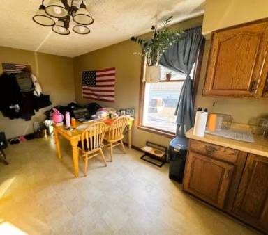 Main picture of 301 E 4th St