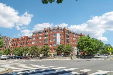 Main picture of 811 Quincy St NW