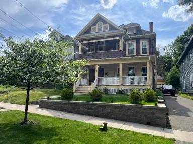 Main picture of 256 Buckingham Ave