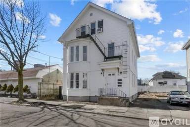 Main picture of 12 Tiffany St
