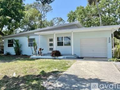Main picture of 200 Palm Dr