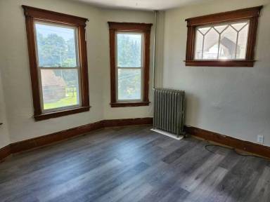 Main picture of 442 School St