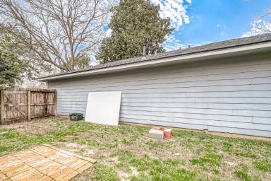 Main picture of 9247 Autumnsong Dr