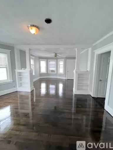 Main picture of 561 Coggeshall St