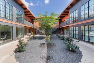 Main picture of 400 E 30th St