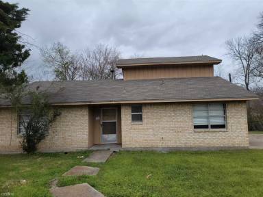 Main picture of 1003 Holleman Dr