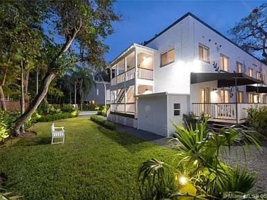 Main picture of 3677 Poinciana Ave