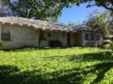 Main picture of 310 Oak St