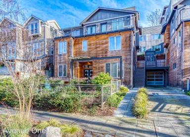 Main picture of 732 Boylston Ave E