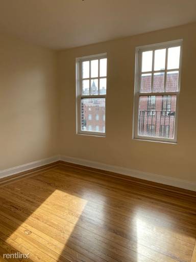Main picture of 207 W 11th St