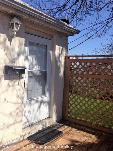 Main picture of 110 1/2 Stockton St