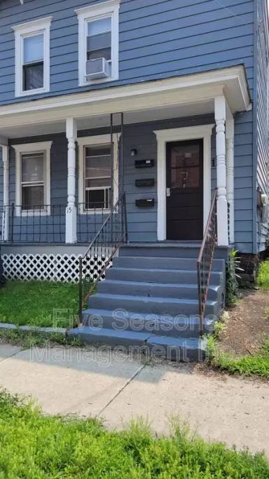 Main picture of 15 Allen St