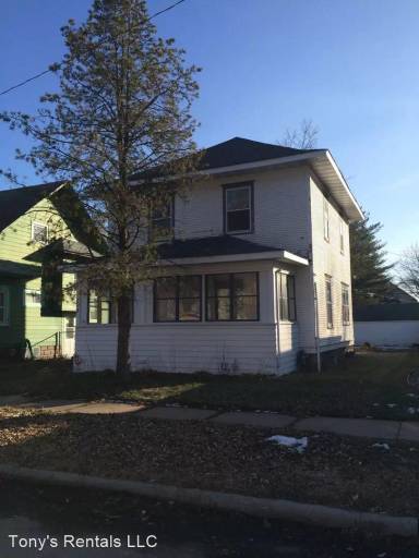 Main picture of 805 Riehl St