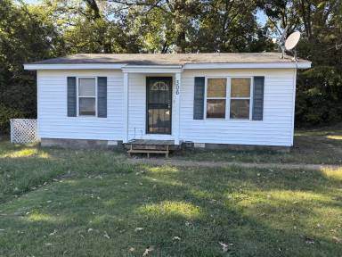 Main picture of 306 Lynn St